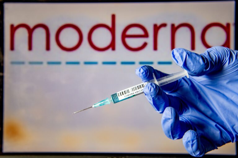 FDA panel endorses second Covid vaccine in U.S. as Moderna wins key vote in path to emergency use