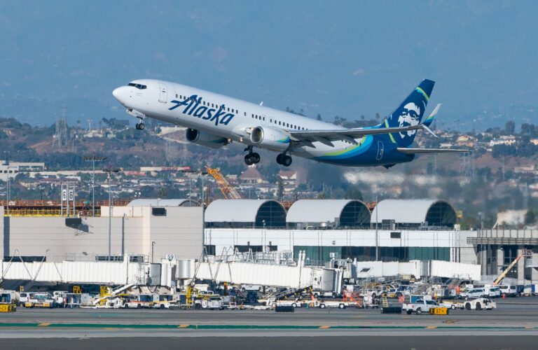 Alaska Airlines makes big Boeing 737 Max order in first U.S. sales since lifting of flight ban