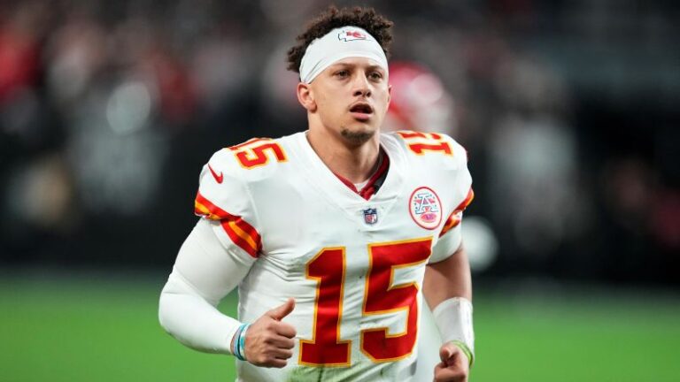 NFL star Patrick Mahomes joins NWSL team Kansas City Current’s ownership group | CNN