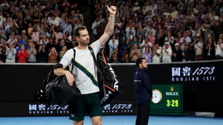 Andy Murray receives standing ovation from crowd despite Australian Open defeat | CNN