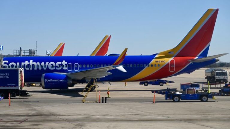 Southwest posts quarterly loss and warns more losses are ahead after service meltdown | CNN Business