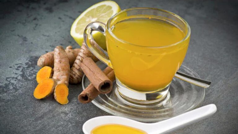 Struggling With Belly Fat? Try This Turmeric Mint Tea To Lose Weight
