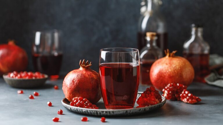 Make This Delicious Pomegranate Juice To Boost Immunity This Winter