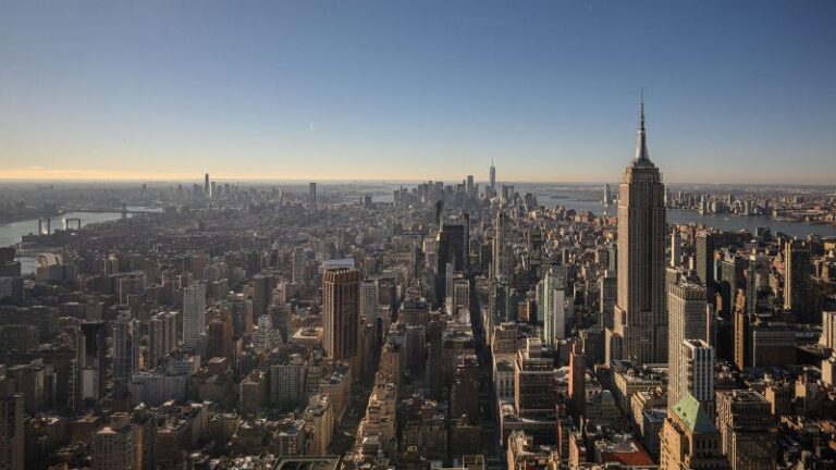Rent for a Manhattan apartment remains mind-bogglingly high | CNN Business