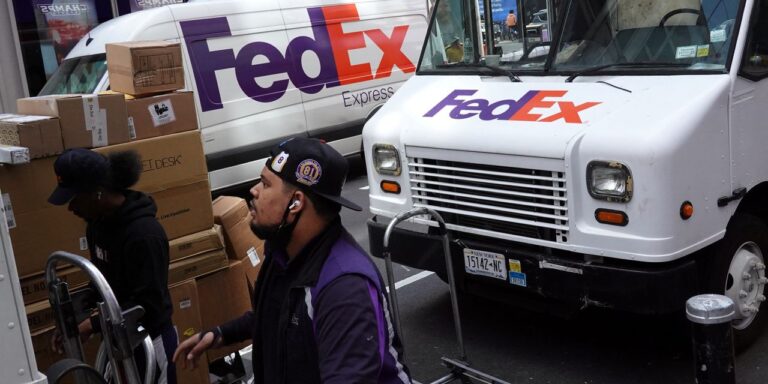 FedEx Raises Earnings Outlook Despite Shipping Slowdown