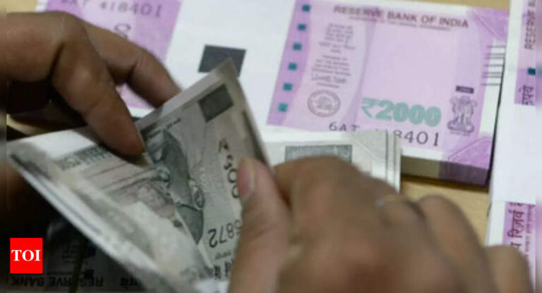 Centre hikes dearness allowance for government employees, pensioners by 4% – Times of India