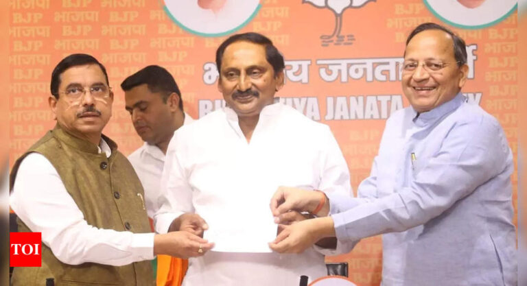 Former Andhra Pradesh chief minister and Congress leader N Kiran Kumar Reddy joins BJP | Vijayawada News – Times of India