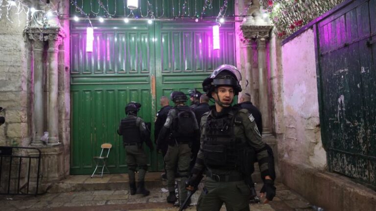 Al-Aqsa: Clashes erupt inside Jerusalem mosque after Israeli forces enter