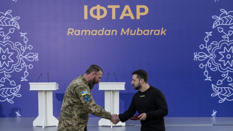 Zelensky shares Iftar with Muslim soldiers in ‘new tradition of respect’ | CNN