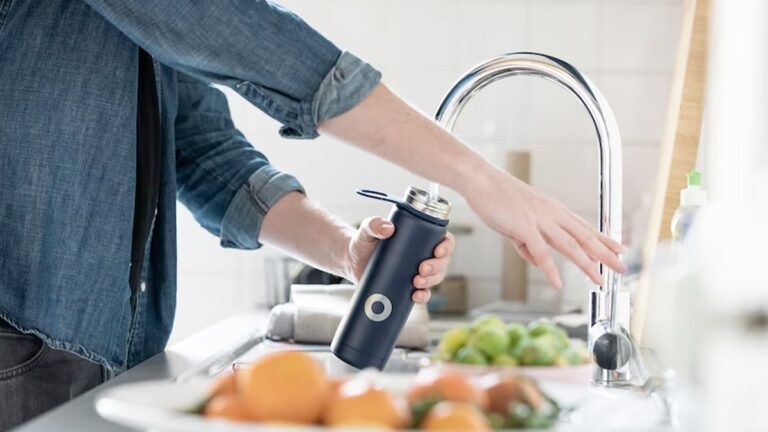 Kitchen Tips: How To Remove Bad Odour From Reusable Water Bottles