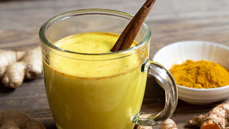 Turmeric Milk Tea – A Golden Elixir For Good Health. See How To Make It And How It Benefits You