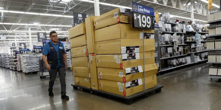 Bargain Hunters Turn to Walmart, Boosting Sales
