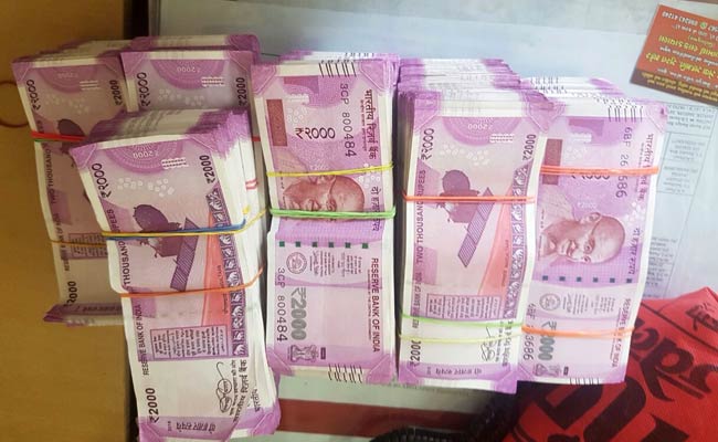 In Request To Recall All Bank Notes Except Rs 100, High Court Seeks Centre’s Reply