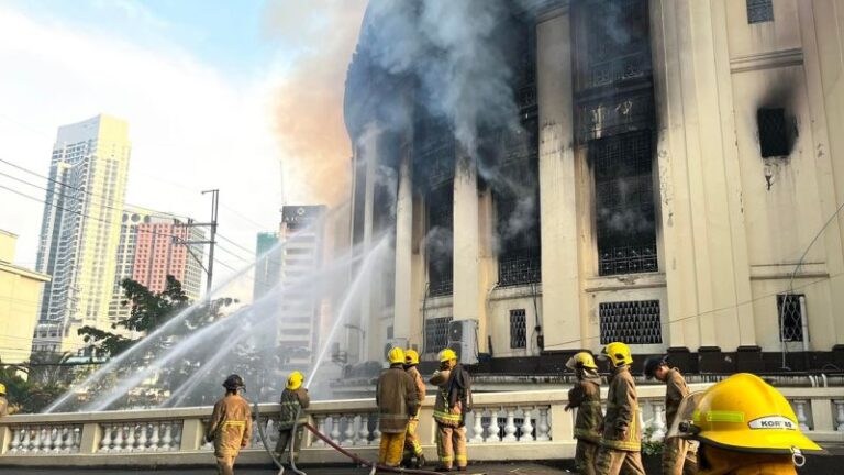 Philippines: Inferno tears through Manila’s historic Central Post Office