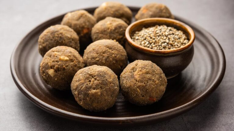 Avoid These 6 Common Mistakes While Making Ladoo At Home This Diwali