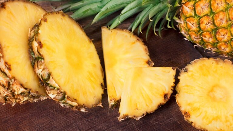 How To Pick Ripe And Sweet Pineapple? 5 Easy Tricks To Remember