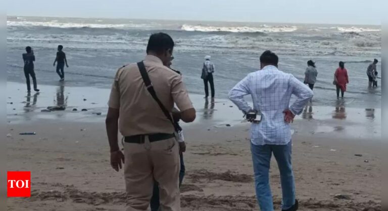 4 feared drowned off Mumbai’s Juhu beach, search operations under way – Times of India