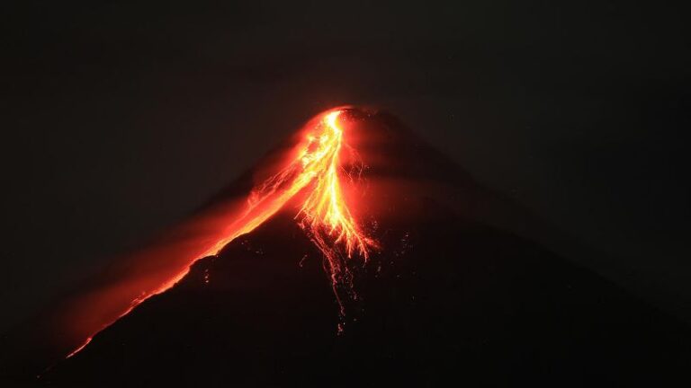 Thousands evacuated in Philippines as Mount Mayon volcano spews lava and sulfuric gas | CNN