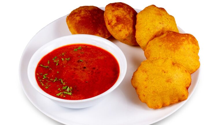 How To Make Spicy Maharashtrian Patwadi Rassa At Home (Easy Recipe Inside)