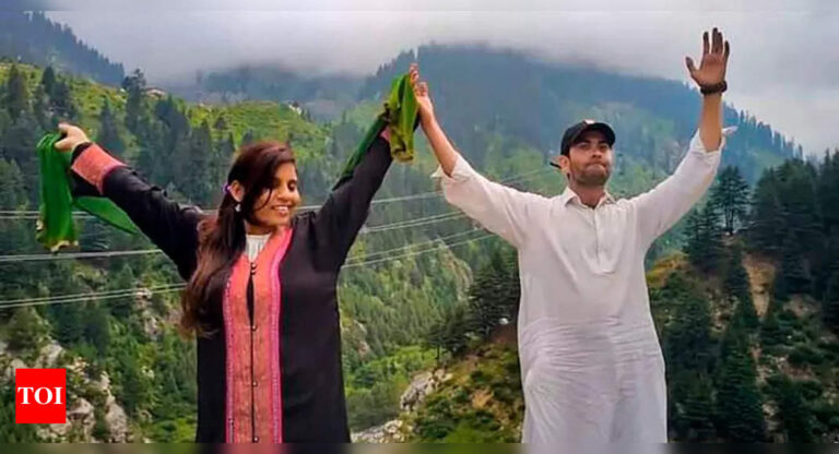 Love-struck Indian mother converts to Islam, marries her Facebook friend in Pakistan | India News – Times of India