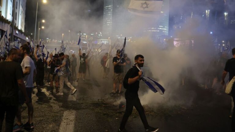 Crowds block Tel Aviv’s main artery in anti-government protest