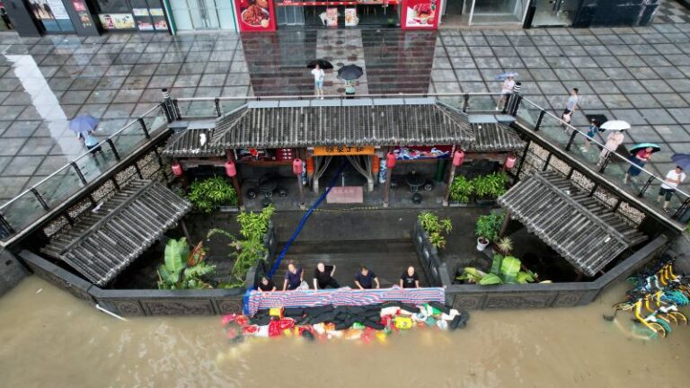 Typhoon Doksuri brings heavy rain to north China, red rainfall alert issued for Beijing