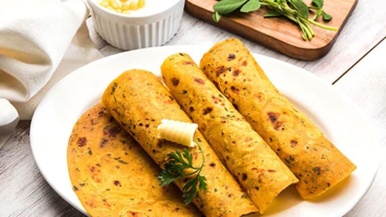 Struggling To Make Soft Thepla? 5 Tips To Make This Gujarati Delight Like A Pro