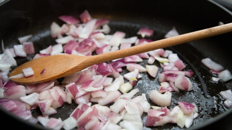 No More Smelly Utensils: Try These 5 Easy Tips To Eliminate Onion Odour