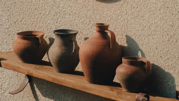 5 Incredible Health Benefits Of Drinking Water From Clay Pots (Matka)