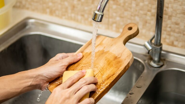 Easy And Effective: 5 Tips For Cleaning Your Wooden Chopping Board