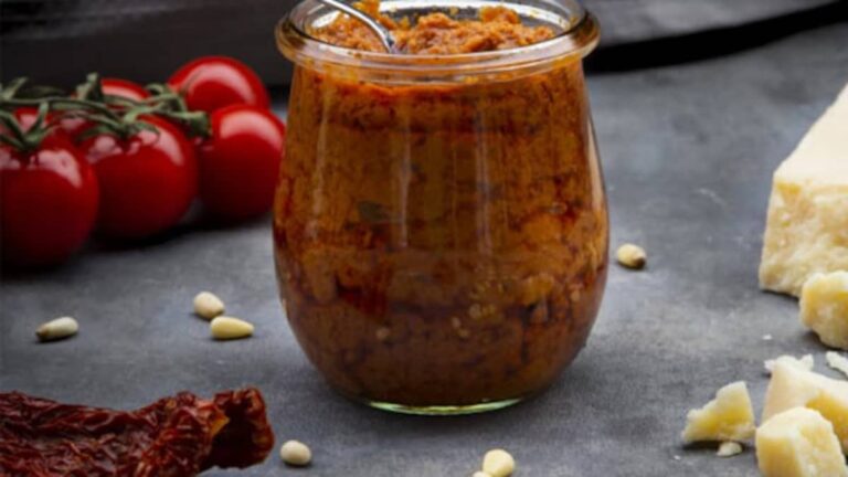 Tomato-Capsicum Chutney Recipe: The New Way To Make Your Food Taste Better