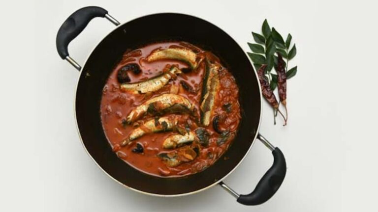 Love Fish Curry? This Sindhi Fish Curry Recipe Will Win Your Heart