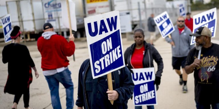 UAW Expands Strike to GM Plant in Michigan, Ford Factory in Chicago