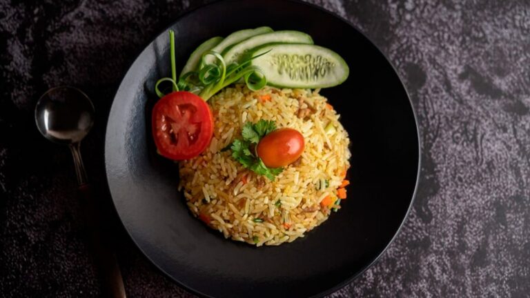 Rice Lovers, Make And Enjoy Cabbage Pulao For Fantastic Indian Food On Your Plate