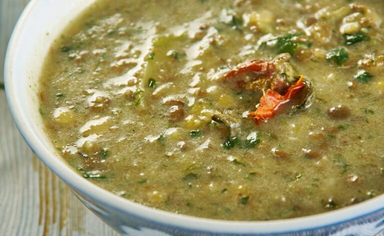 Make Palak Toovar Dal, But Dhaba-Style! Check How