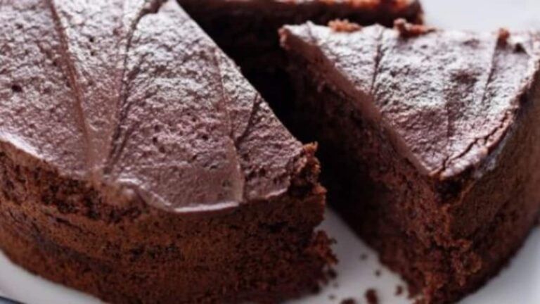 3 Quick And Easy Methods For Baking The Perfect Chocolate Cake At Home