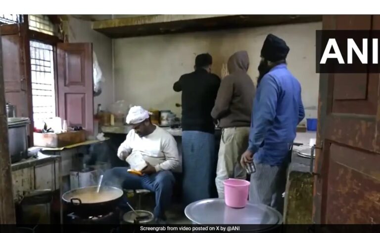 Team Of Cooks Prepares Food For Trapped Workers Amid Uttarkashi Tunnel Rescue