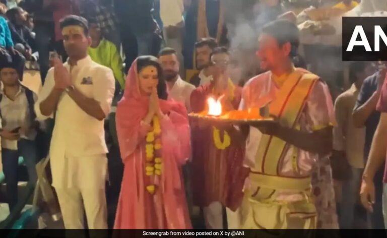 Watch: Sunny Leone Performs Ganga Aarti In Varanasi