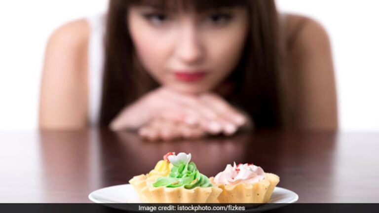 4 Fool-Proof Hacks To Fight Midnight Cravings – Celeb Nutritionist Simrun Chopra Reveals