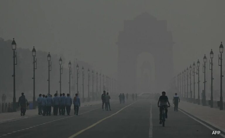Dense Haze Covers Delhi As Air Quality Remains “Very Poor” For Fourth Day