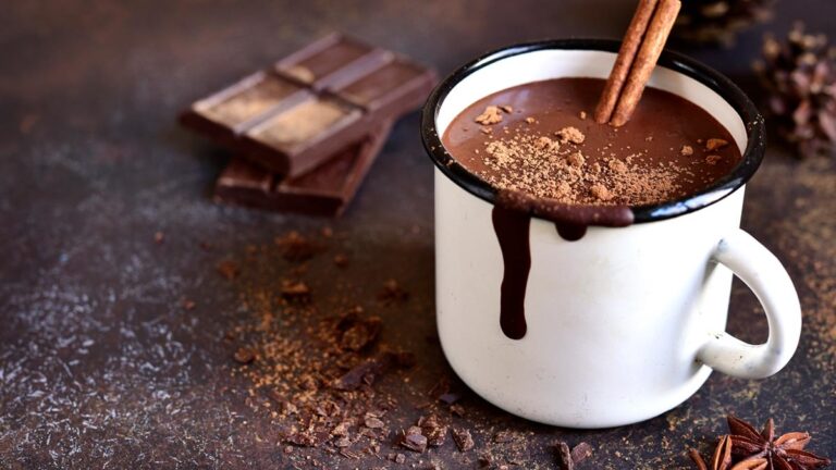 5 Expert Tips For Making Thick And Creamy Hot Chocolate At Home