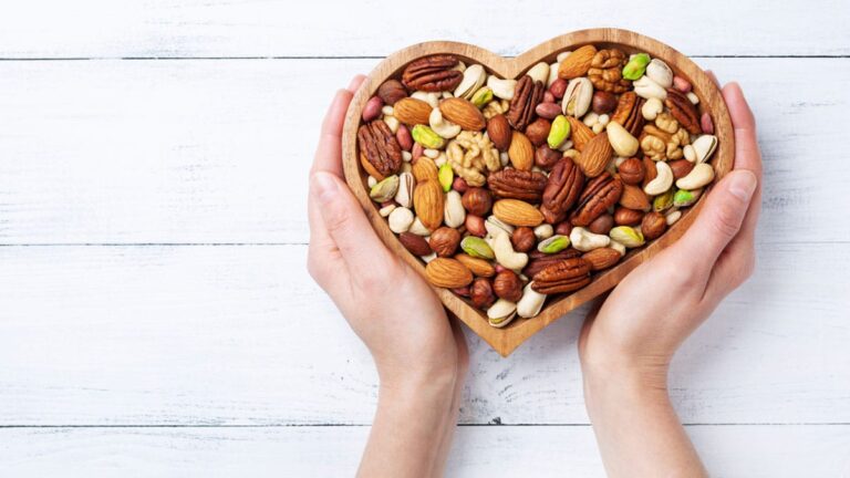 Best Way To Avoid Binge Snacking – Munch On These 5 Healthy Nuts