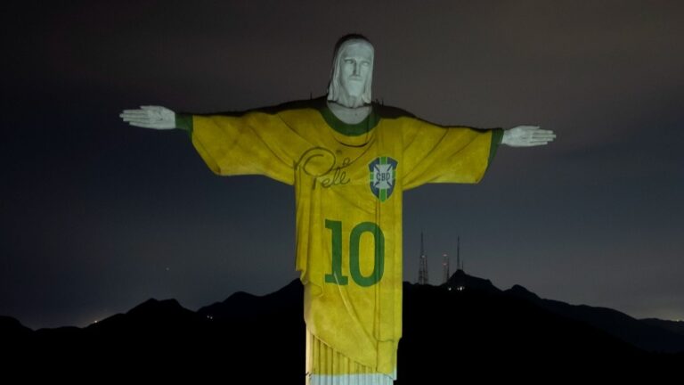 Brazil pays tributes to Pele one year after his death, Christ the Redeemer wears his number
