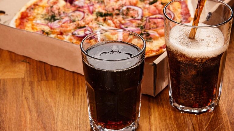 4 Reasons Why The Perfect Pizza+Cold Drink Combo Is Not-So-Perfect For Your Health