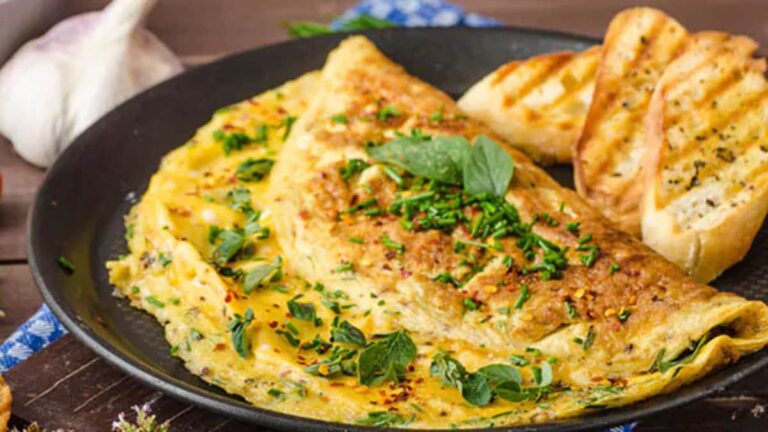 4 Reasons Why Spinach (Palak) Is A Great Addition To Your Omelette