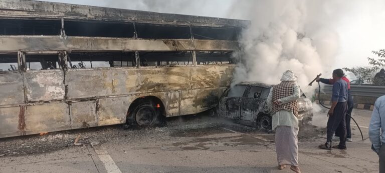 Car Crashes Into Bus That Hit Divider On Yamuna Expressway, 5 Dead As Both Vehicles Catch Fire