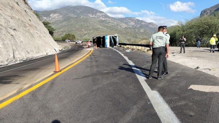 Mexico bus crash kills at least 16 Venezuelan and Haitian migrants | CNN