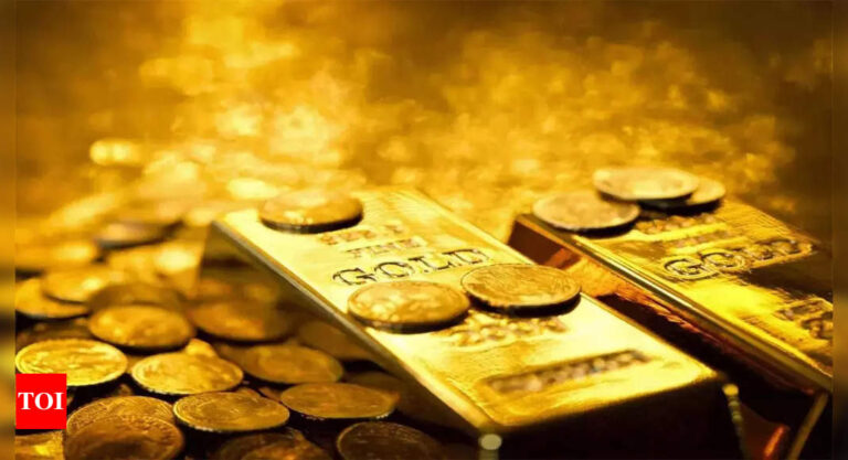 Gold hits new high on weak US eco data, rate cut hopes – Times of India