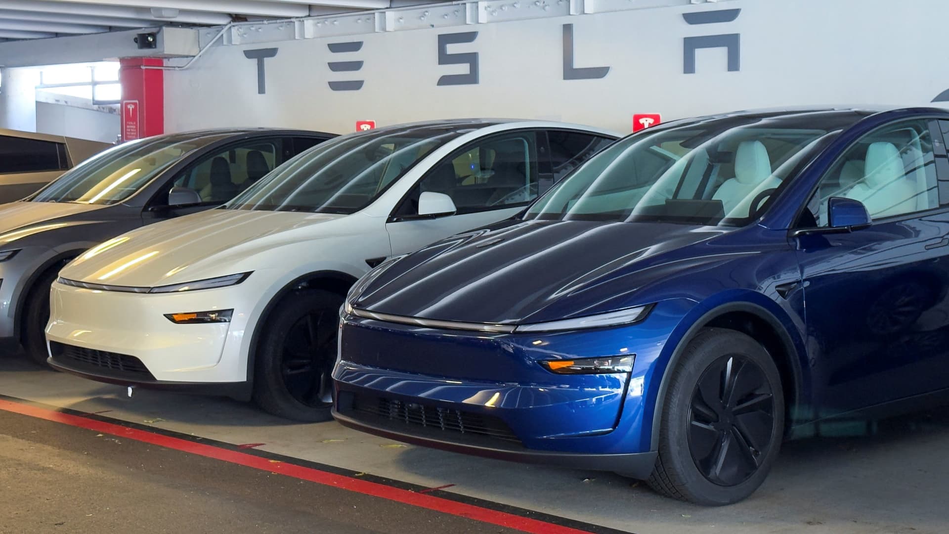 Consumer Rports Brand Ranking Tesla gains in 2026 Consumer Reports' auto brand rankings