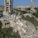 Thirty-three people rescued, thousands still missing after Venezuela quakes